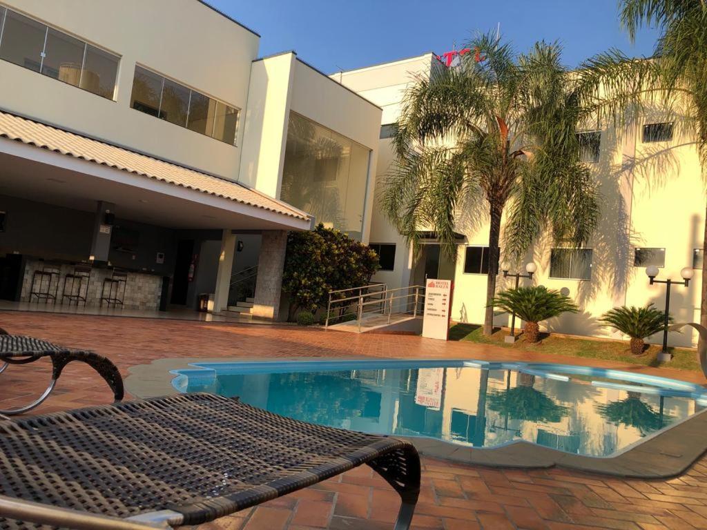 Hotel Baeza Goiatuba Buitenkant foto