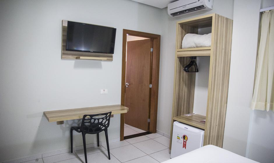 Hotel Baeza Goiatuba Kamer foto